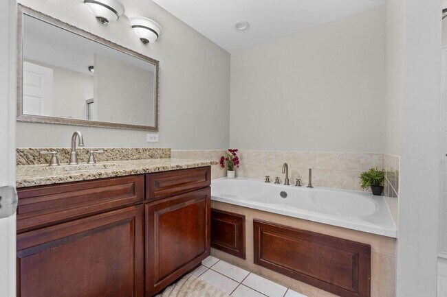 Building Photo - Updated 2-Story Home in Desirable Deerpath Subdivision - Available Immediately.