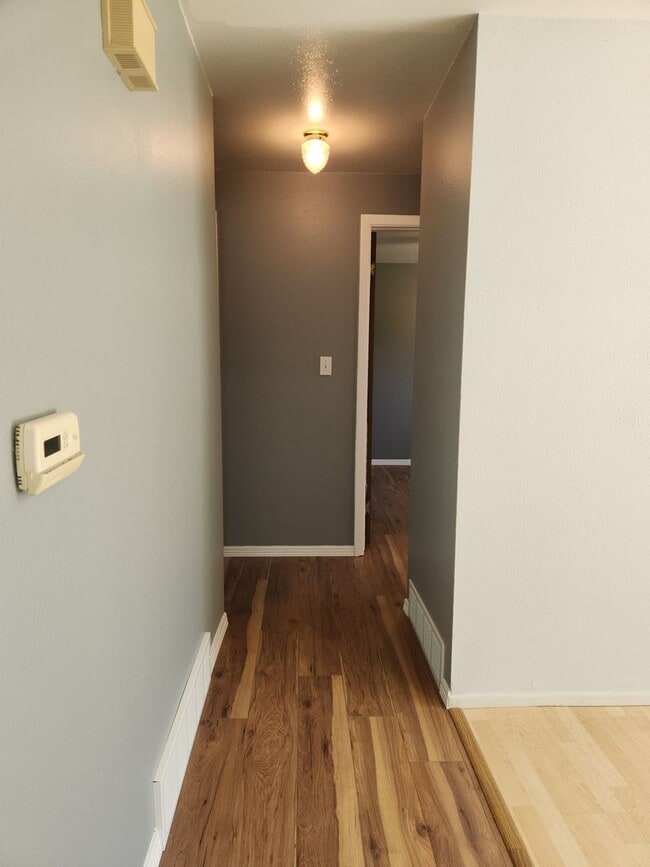 Building Photo - Amazing Price for this area!!! Nice Ranch ...