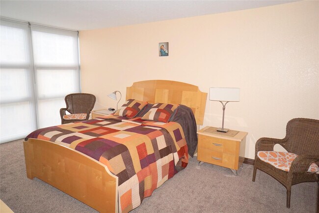 Building Photo - 525 N Ocean Blvd