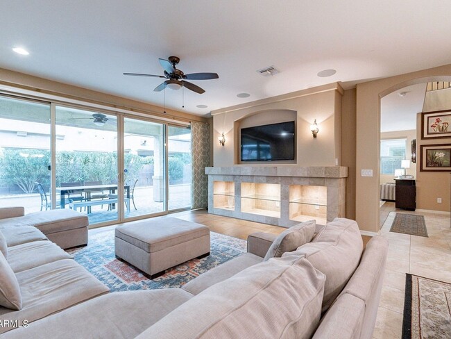 Building Photo - 4 Bedroom Single Family Home in Chandler