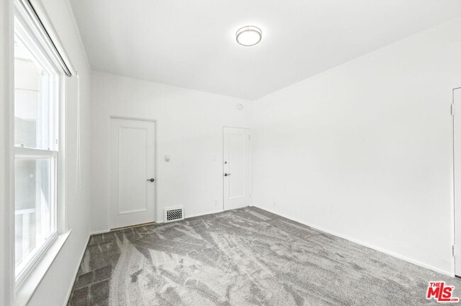 Building Photo - 100 N Mansfield Ave