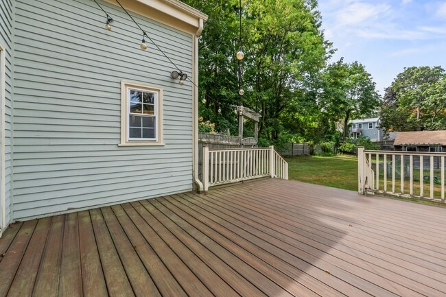 Building Photo - New England Style Farm House for RENT in P...