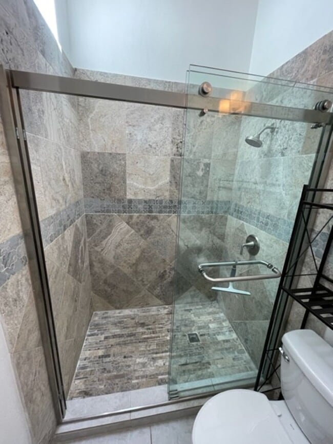 Building Photo - Newer Carriage Unit