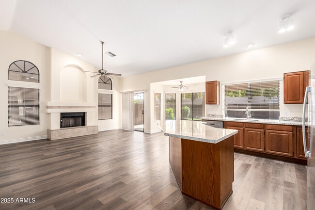 Building Photo - 1517 W Islandia Dr