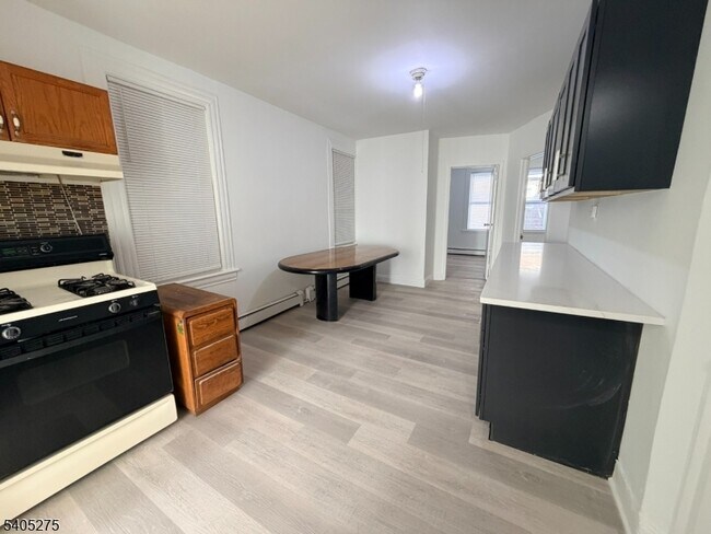 Building Photo - 12 Quincy St