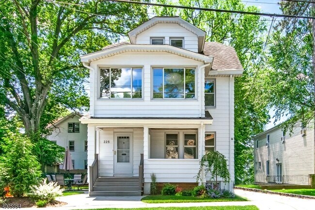 Building Photo - 225 Elmwood Ave