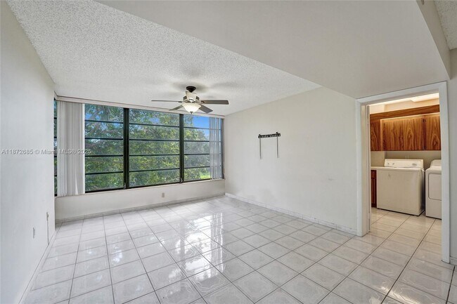 Building Photo - 1502 Whitehall Dr