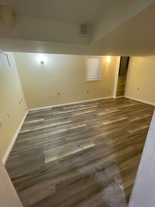 Building Photo - 410 E William St