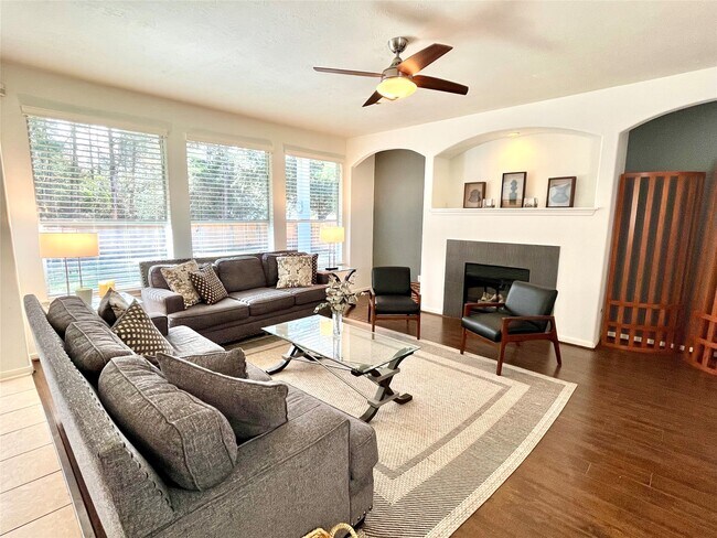 Building Photo - 2 Stone Arrow Pl