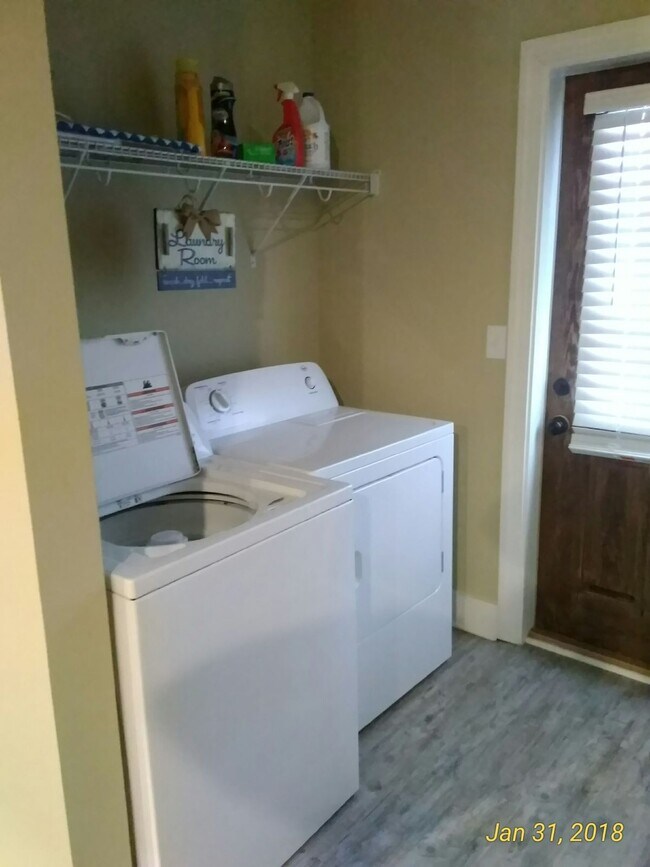 Building Photo - For Rent: Student Housing — Private 1BR/1BA Suite (TTU Students Only)