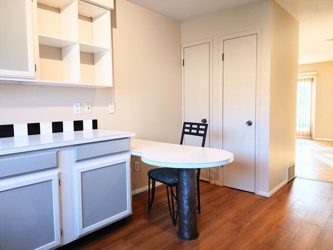 Building Photo - $1,395 | 2 Bedroom + Bonus Room, 1.5 Bathr...