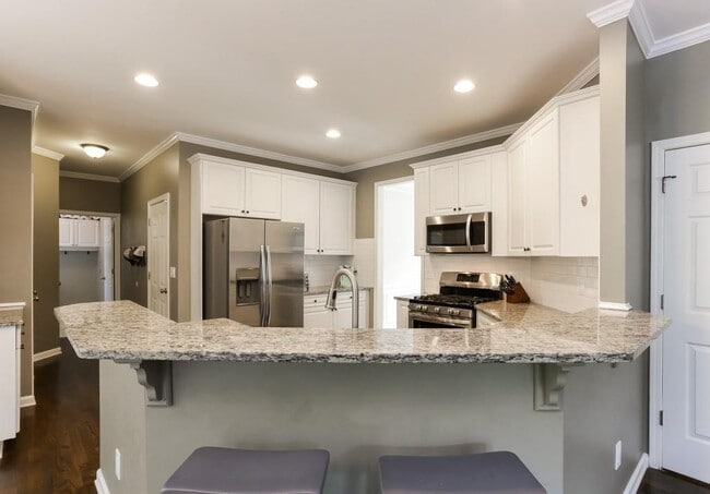 Building Photo - 3119 Swallow Dr NE