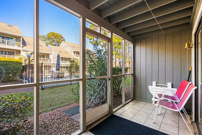 Building Photo - 1st Floor Seasonal Rental Available Octobe...