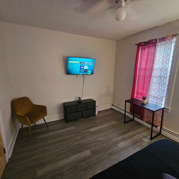 Building Photo - 25 Stevens St