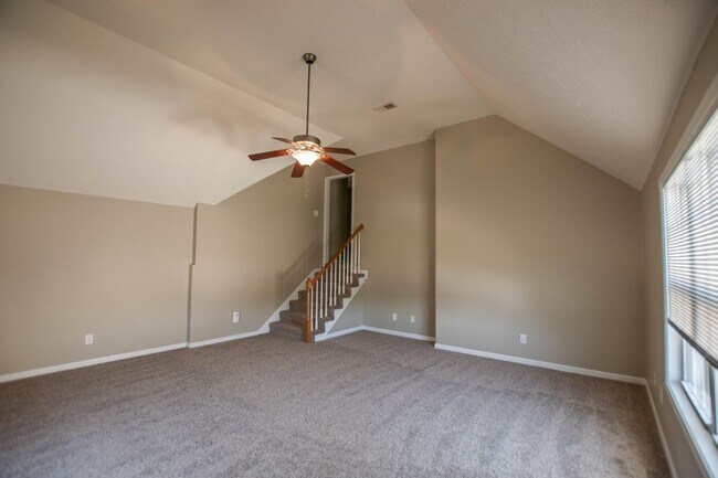 Building Photo - Four Bedroom with Bonus!