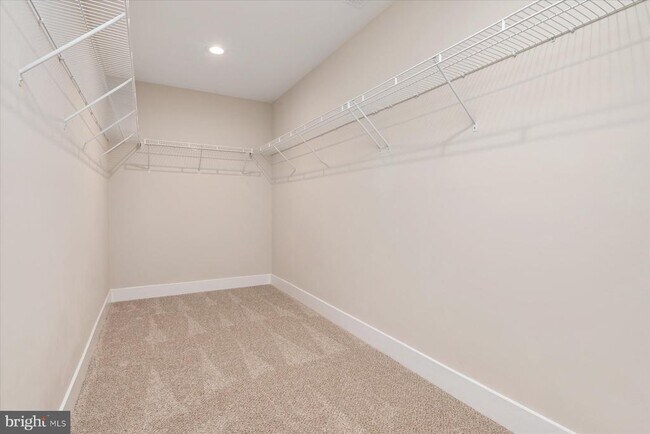 Building Photo - 806 Lynwood Ln