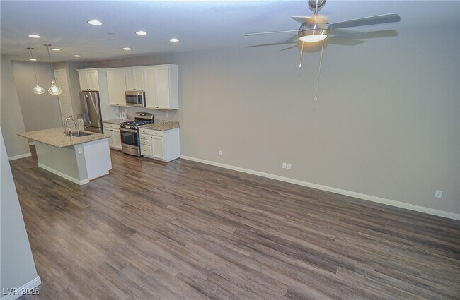 Building Photo - 541 Tokopah Falls St