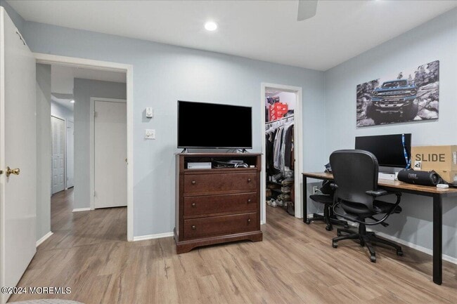 Building Photo - 173 Amberly Dr