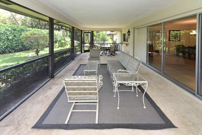 Building Photo - 493 Forestview Dr