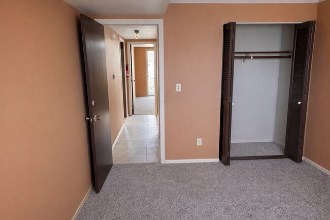 Building Photo - Cute Two Bedroom Home