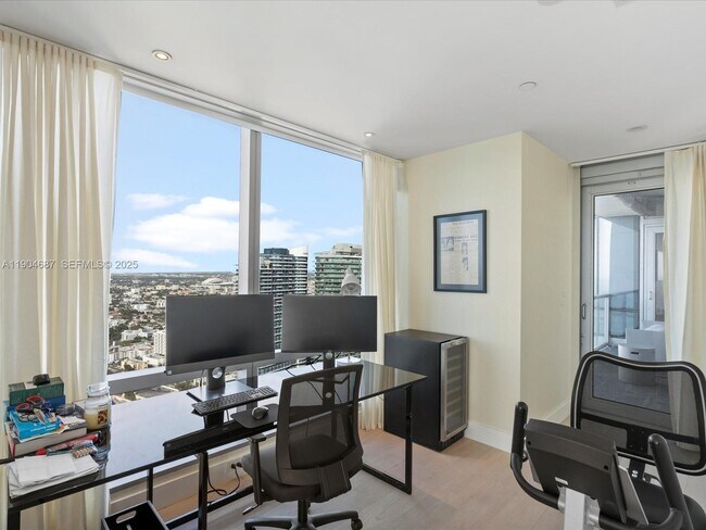 Building Photo - 1425 Brickell Ave