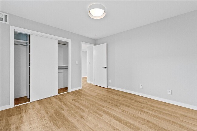 Building Photo - 941 Normandie Ave