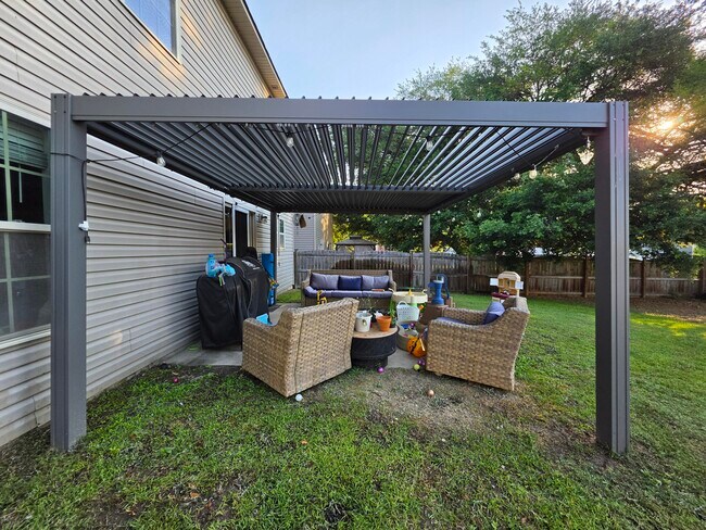 Building Photo - 147 Niblick Dr