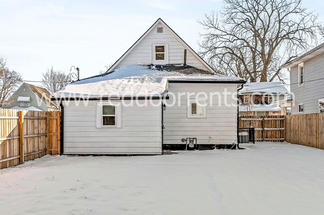 Building Photo - Charming 2-Bedroom Home in Indianapolis