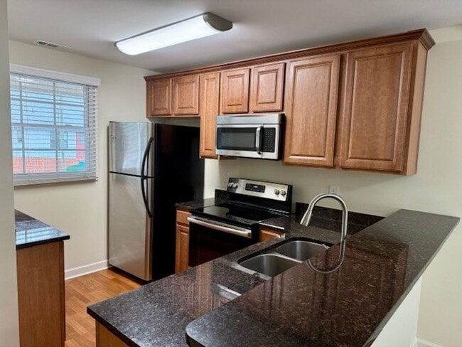 Building Photo - 1348 Green Oaks Ln