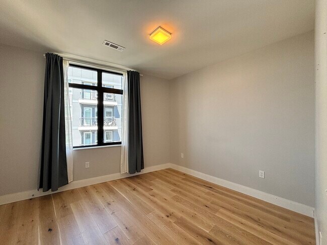 Building Photo - 191 Washington St