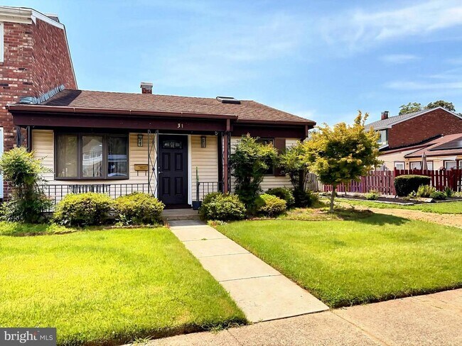Building Photo - 31 Fairmount Dr