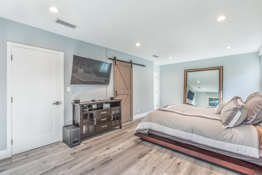 Primary Bed Room - 1207 Greenacre Ave