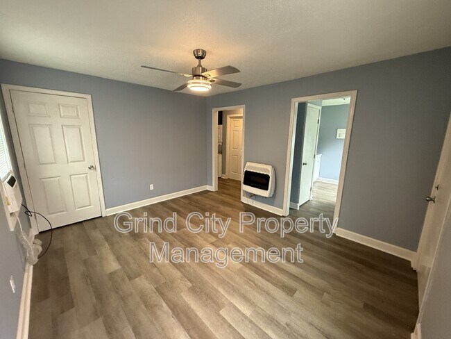 Building Photo - 3067 Princeton Ave