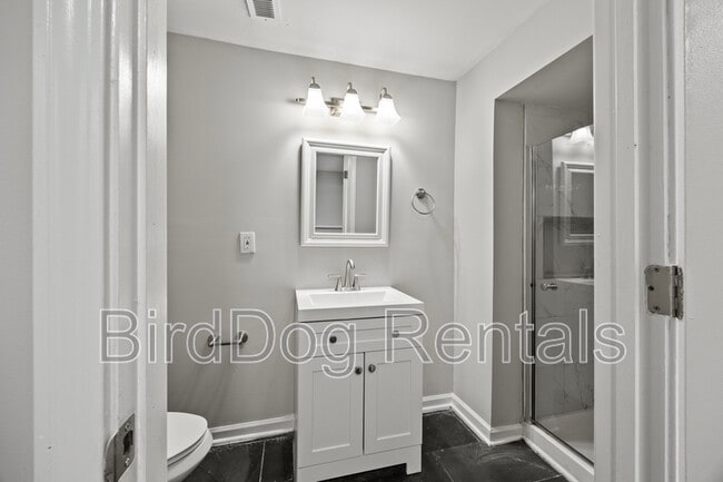Building Photo - 5970 Almina Dr