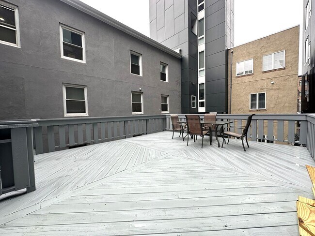 Building Photo - Gorgeous Studio Apartment in Fishtown with...