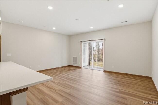 Building Photo - 1130 Orchard Park Rd