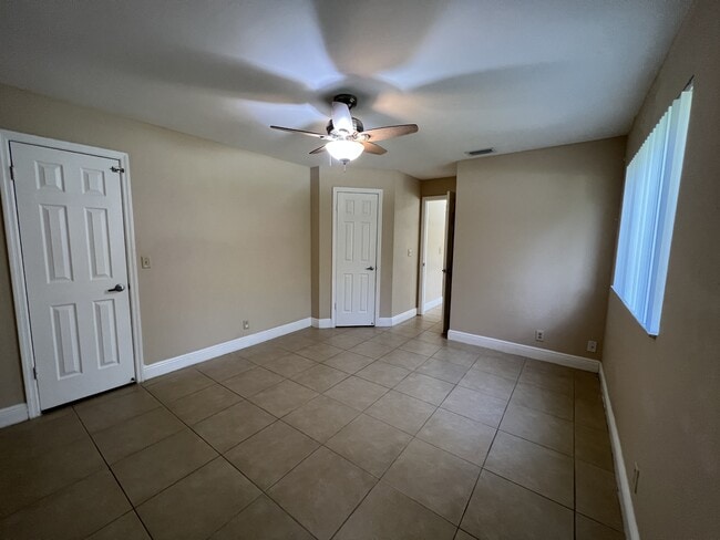 Building Photo - 3370 Pinewalk Dr N