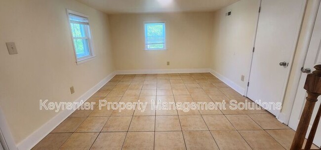 Building Photo - 813 Highland Ave