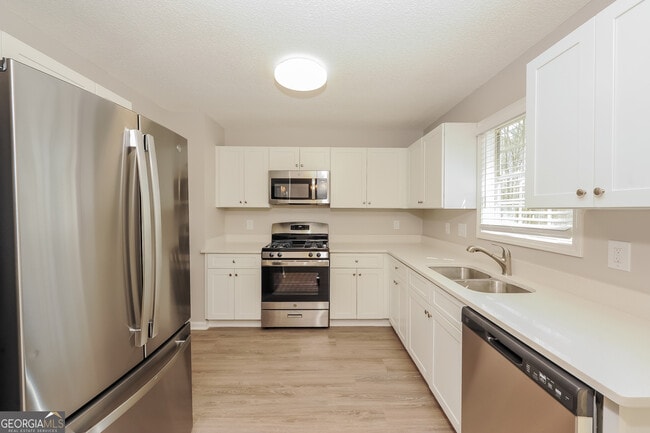 Building Photo - 1120 Brenton Dr NW