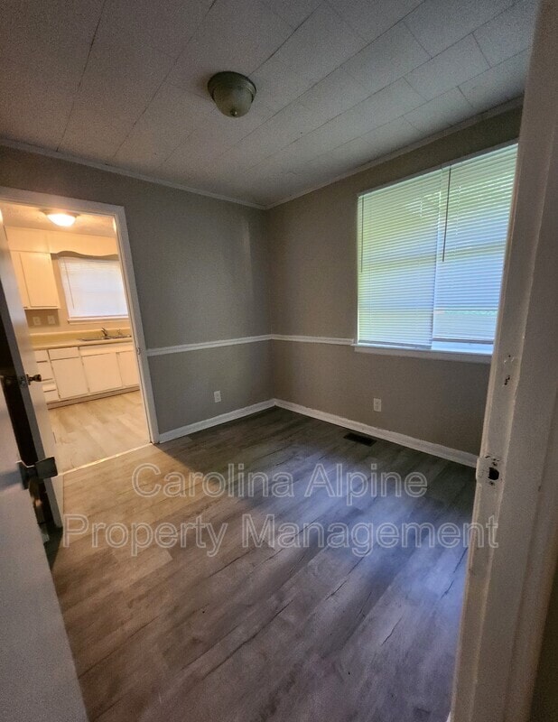 Building Photo - 1733 Finchley Dr