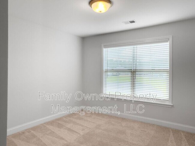 Building Photo - 302 Red Leaf Blvd