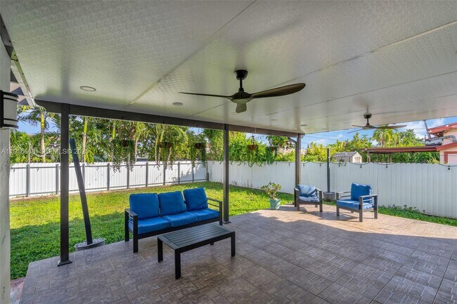 Building Photo - 1815 SW 85th Ct