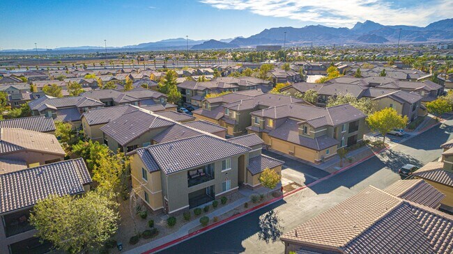 Building Photo - 6868 Sky Pointe Dr