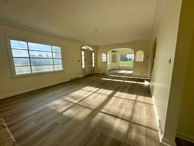 Building Photo - Country Home For Rent!