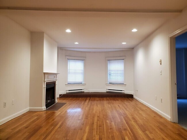 Building Photo - Nice 3 bed in South End