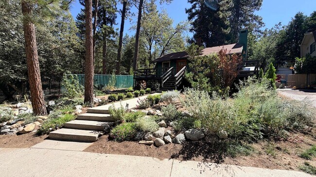Building Photo - 53685 Country Club Dr
