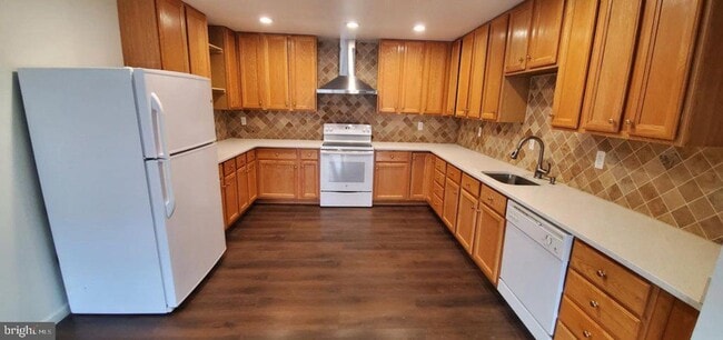 Primary Photo - 7921 Windsor Knoll Ln