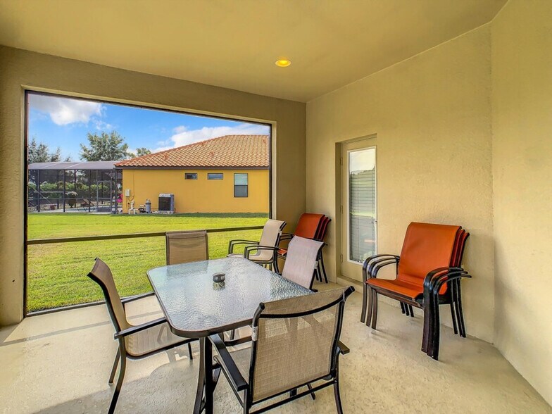 Building Photo - 2533 Rosemont Cir