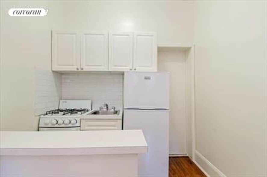Building Photo - 212 W 16th St