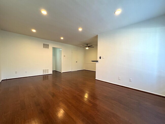 Building Photo - ONE MONTH FREE! Spacious 1 Bedroom in West Hollywood
